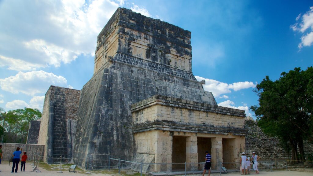 ¿Quién es la mujer que se subió a Chichén Itzá?