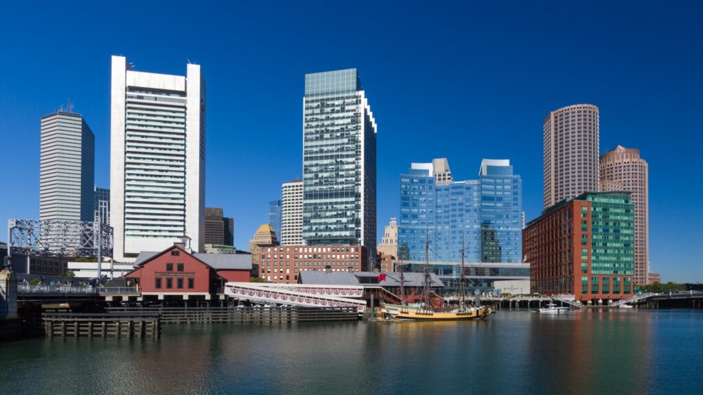¿Cómo se pueden incorporar las tradiciones y la cultura locales de Boston en una propuesta de matrimonio?