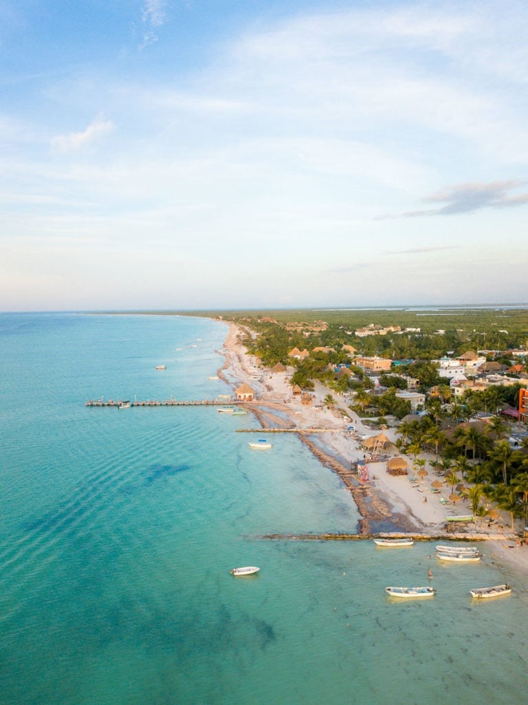 ¿Qué distancia hay de Cancún a Isla Holbox?