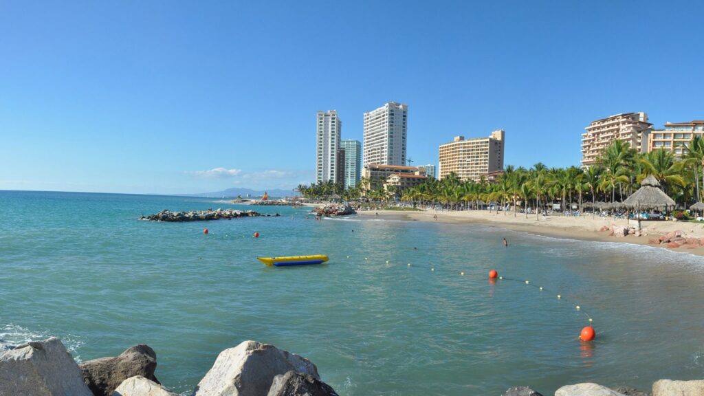¿Cuál es la mejor playa para nadar en Puerto Vallarta?