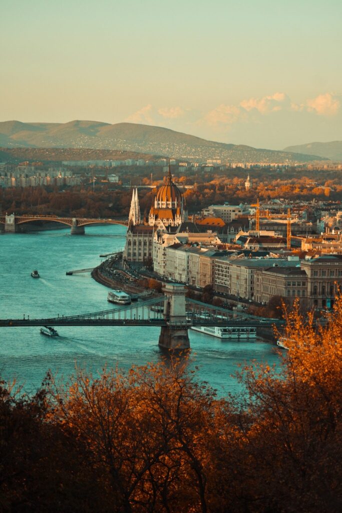 ¿Cómo ir de Budapest a otras ciudades o destinos cercanos? ¿Cómo ir de Budapest a otras ciudades o destinos cercanos?