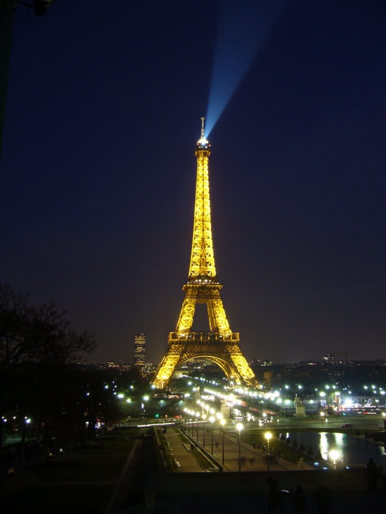 ¿Cuáles son los estilos de anillos de compromiso más recomendados para una propuesta en París? ¿Cuáles son los estilos de anillos de compromiso más recomendados para una propuesta en París?