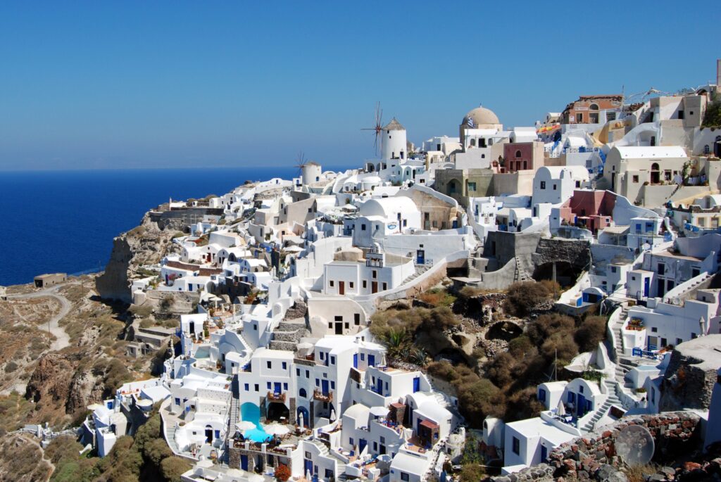 ¿Qué actividades únicas se pueden disfrutar en Santorini para celebrar un compromiso?