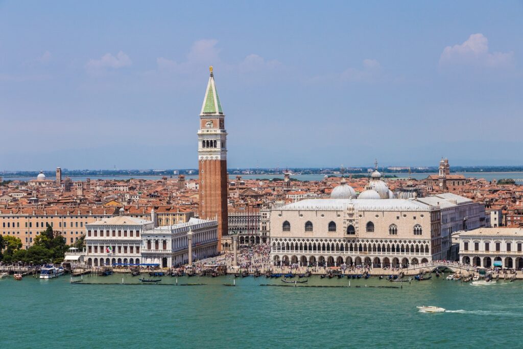 ¿Cómo realizar una propuesta de matrimonio significativa en Venecia sin usar un anillo? ¿Cómo realizar una propuesta de matrimonio significativa en Venecia sin usar un anillo?