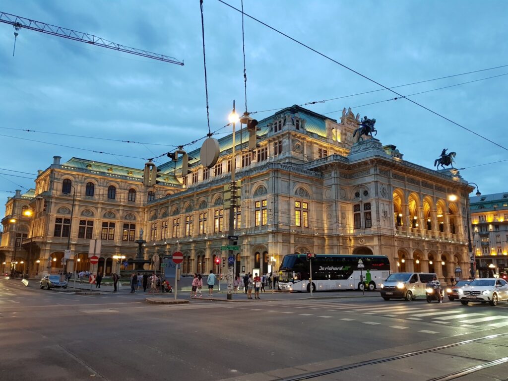 ¿Cuáles son los estilos de anillos de compromiso más recomendados para una propuesta en Viena? ¿Cuáles son los estilos de anillos de compromiso más recomendados para una propuesta en Viena?