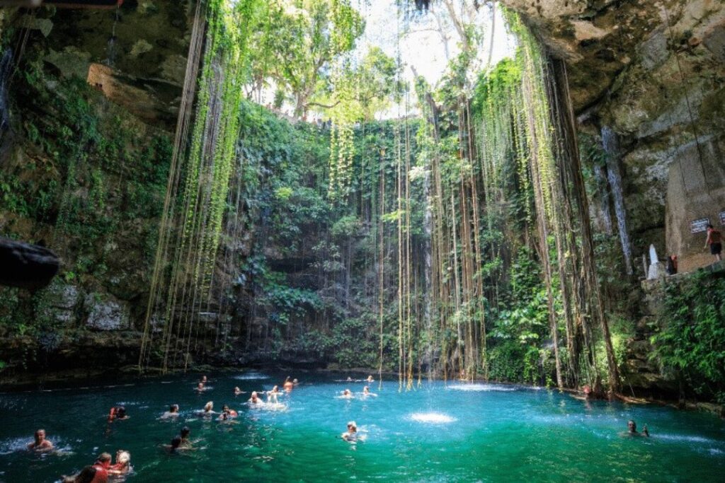 ¿Cuánto cuesta la entrada al cenote sagrado?