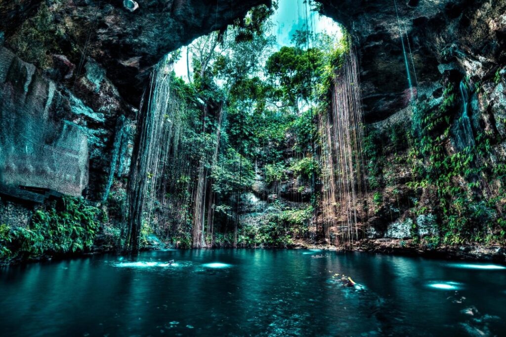 Explorando el Cenote Azul: Todo lo que Necesitas Saber