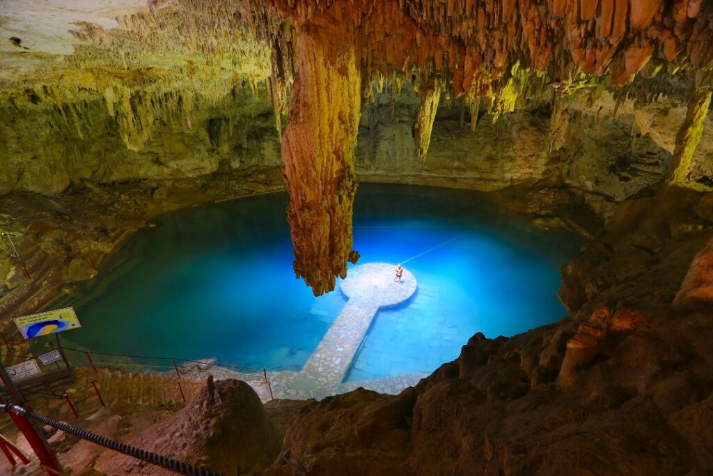 Cenotes vs Playas: ¿Qué Elegir en tu Próximo Viaje? Cenotes vs Playas: ¿Qué Elegir en tu Próximo Viaje?