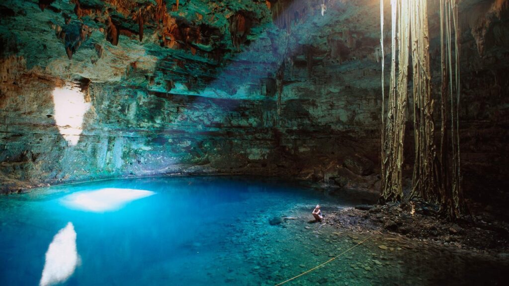 Cenotes y Ecoturismo: Conservación y Sostenibilidad