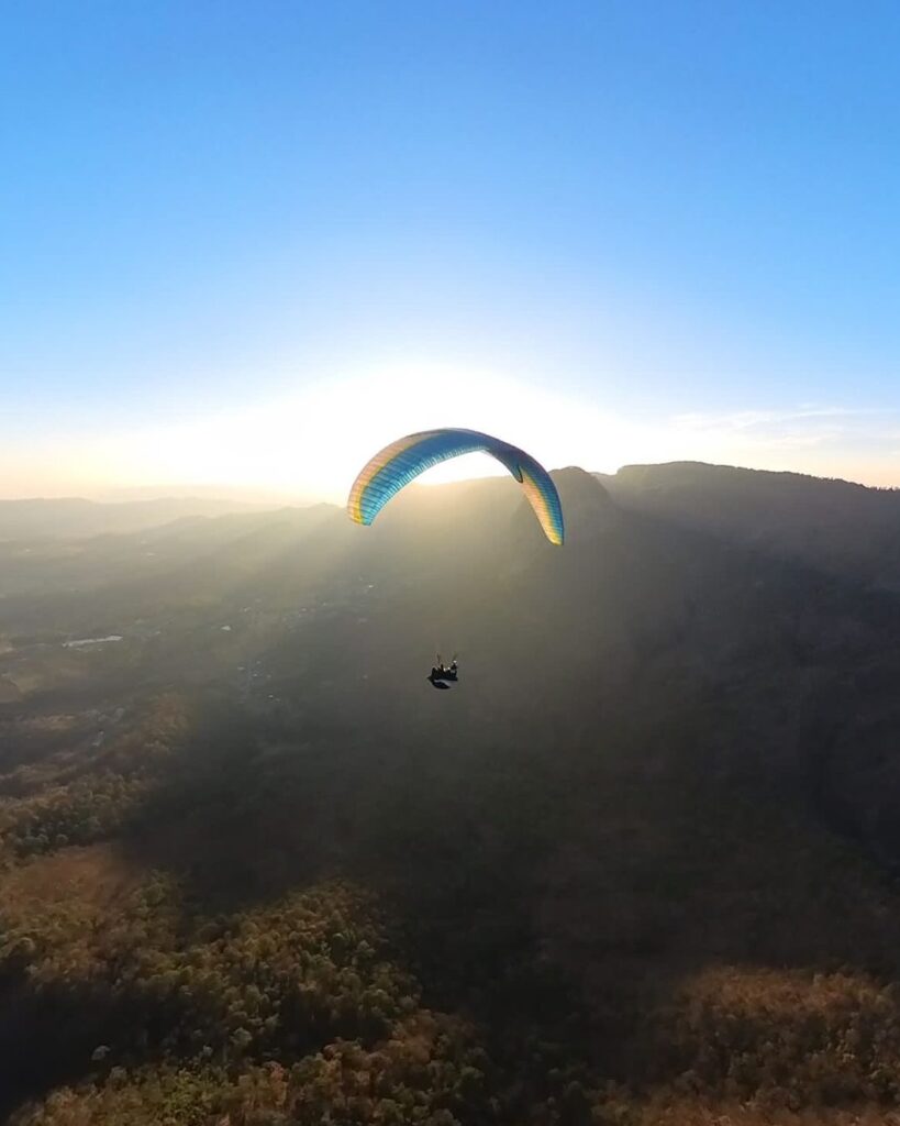 Descubre los Increíbles Beneficios del Turismo de Aventura en Valle de Bravo - ¡Vive la Emoción del Parapente con Nosotros!