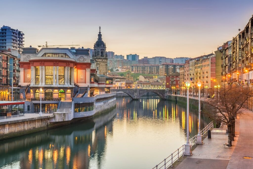 Descubre cómo vestir en Bilbao en primavera para disfrutar al máximo tu viaje con HolboxPhotos. Descubre cómo vestir en Bilbao en primavera para disfrutar al máximo tu viaje con HolboxPhotos.