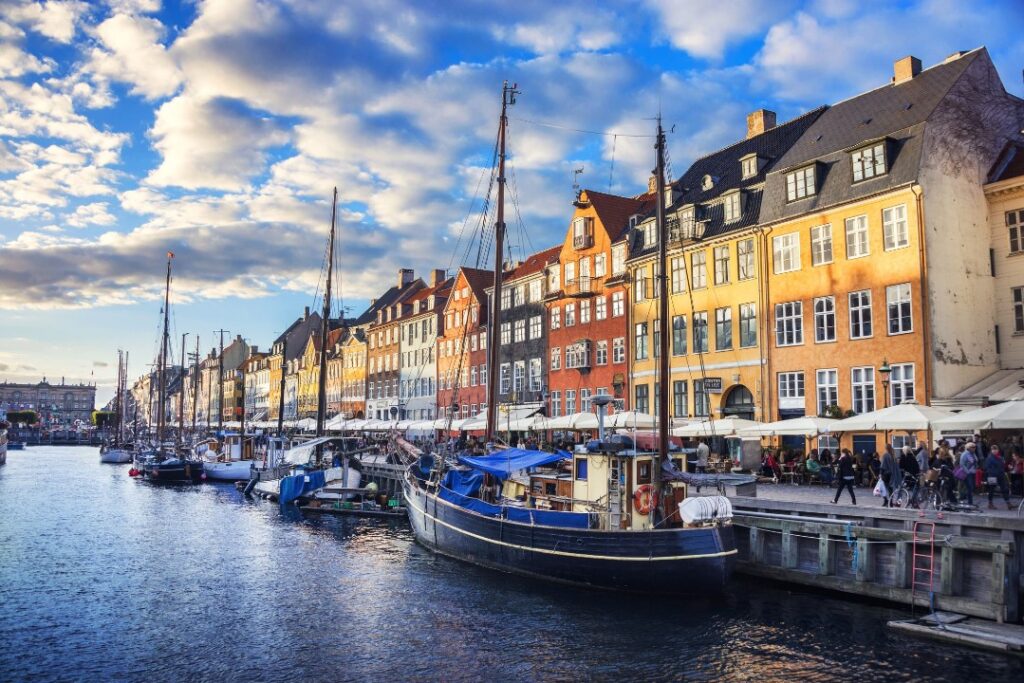 Qué ropa llevar a Copenhague: Consejos imprescindibles para disfrutar al máximo tu visita a la ciudad danesa Qué ropa llevar a Copenhague: Consejos imprescindibles para disfrutar al máximo tu visita a la ciudad danesa