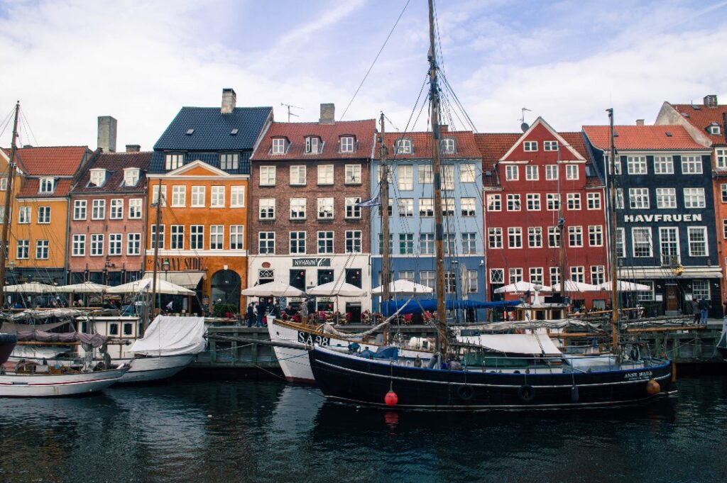 Descubre la moda local de Copenhague: Guía para turistas con estilo en HolboxPhotos Descubre la moda local de Copenhague: Guía para turistas con estilo en HolboxPhotos