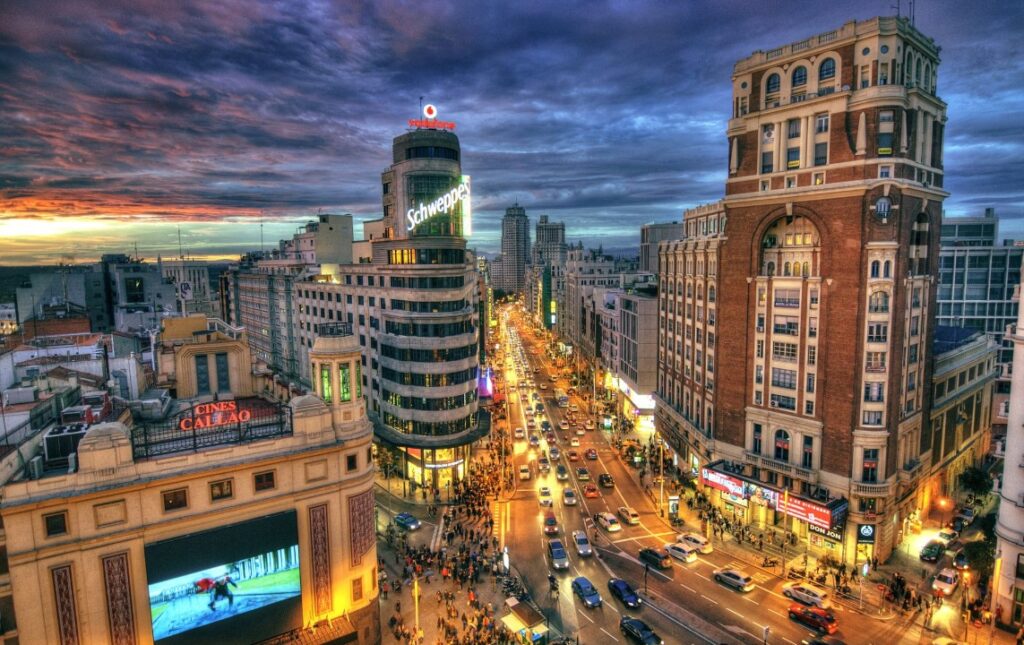 Consejos de estilo para vestirse en Madrid: HolboxPhotos te guía para lucir increíble en tu viaje Consejos de estilo para vestirse en Madrid: HolboxPhotos te guía para lucir increíble en tu viaje
