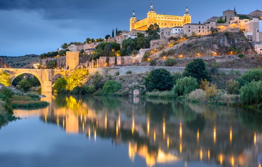 "Descubre cómo llevar tu estilo toledano a Holbox con HolboxPhotos: Tips para adaptar tu ropa de viaje" "Descubre cómo llevar tu estilo toledano a Holbox con HolboxPhotos: Tips para adaptar tu ropa de viaje"