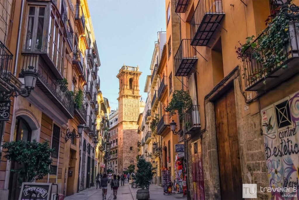 "Descubre qué ropa llevar en tu maleta para visitar Valencia en primavera con HolboxPhotos Plataforma" "Descubre qué ropa llevar en tu maleta para visitar Valencia en primavera con HolboxPhotos Plataforma"